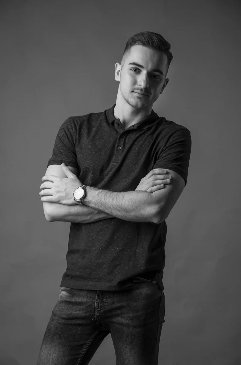 AI ninja outfit filter before photo - studio photo before AI ninja outfit generation