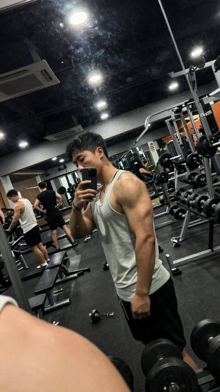 Reimagine this gym mirror shot...