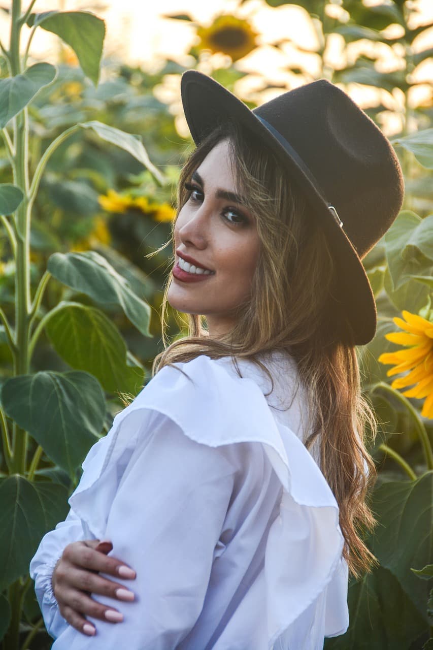 AI photo to 3D model filter before photo - fashion portrait before 3D character conversion