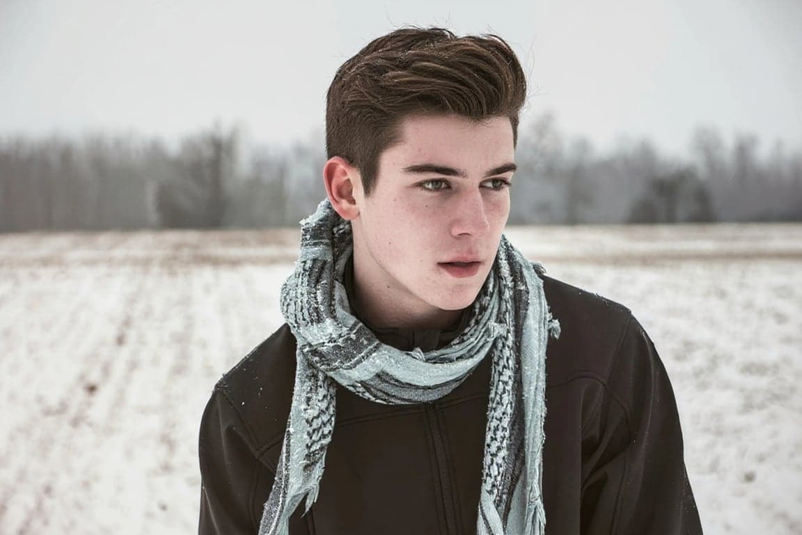 AI shorthair filter before photo - man portrait with classic taper