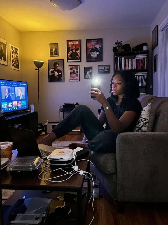 Transform this scene into a ca...