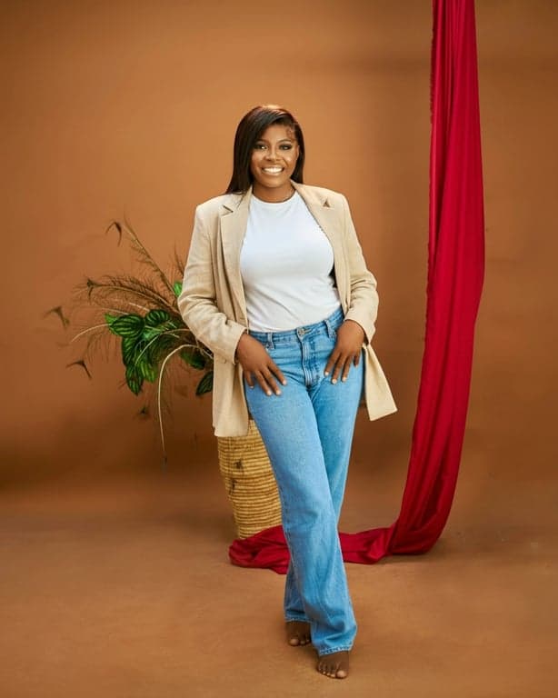 add suit to photo online free – after pic: woman wearing white top and blue pants suit, elegant office fashion