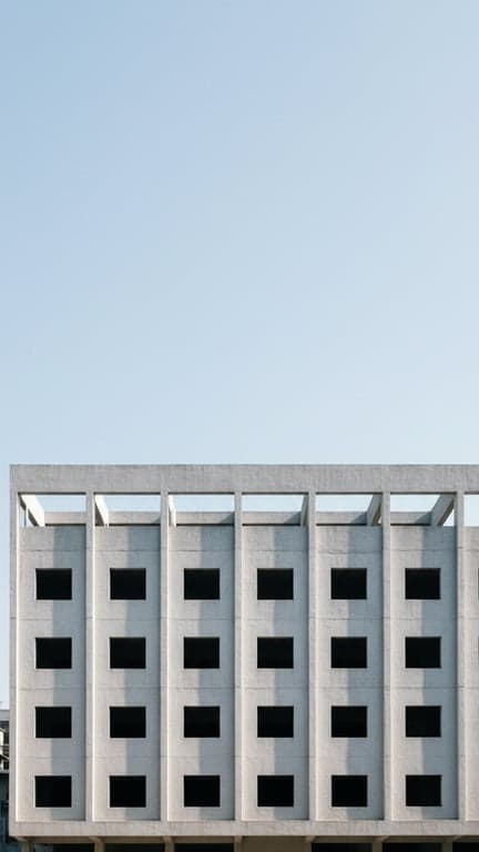 Transform this busy urban stre...