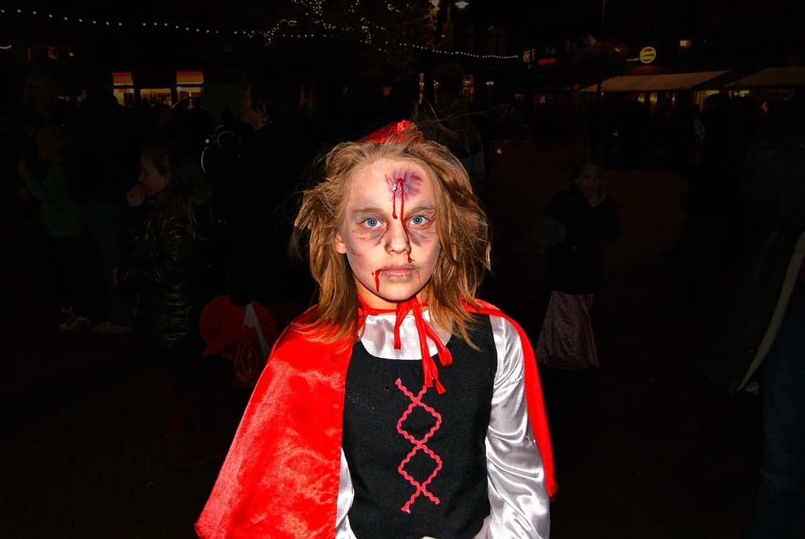 ai Halloween background before pic-kid wearing cosplay