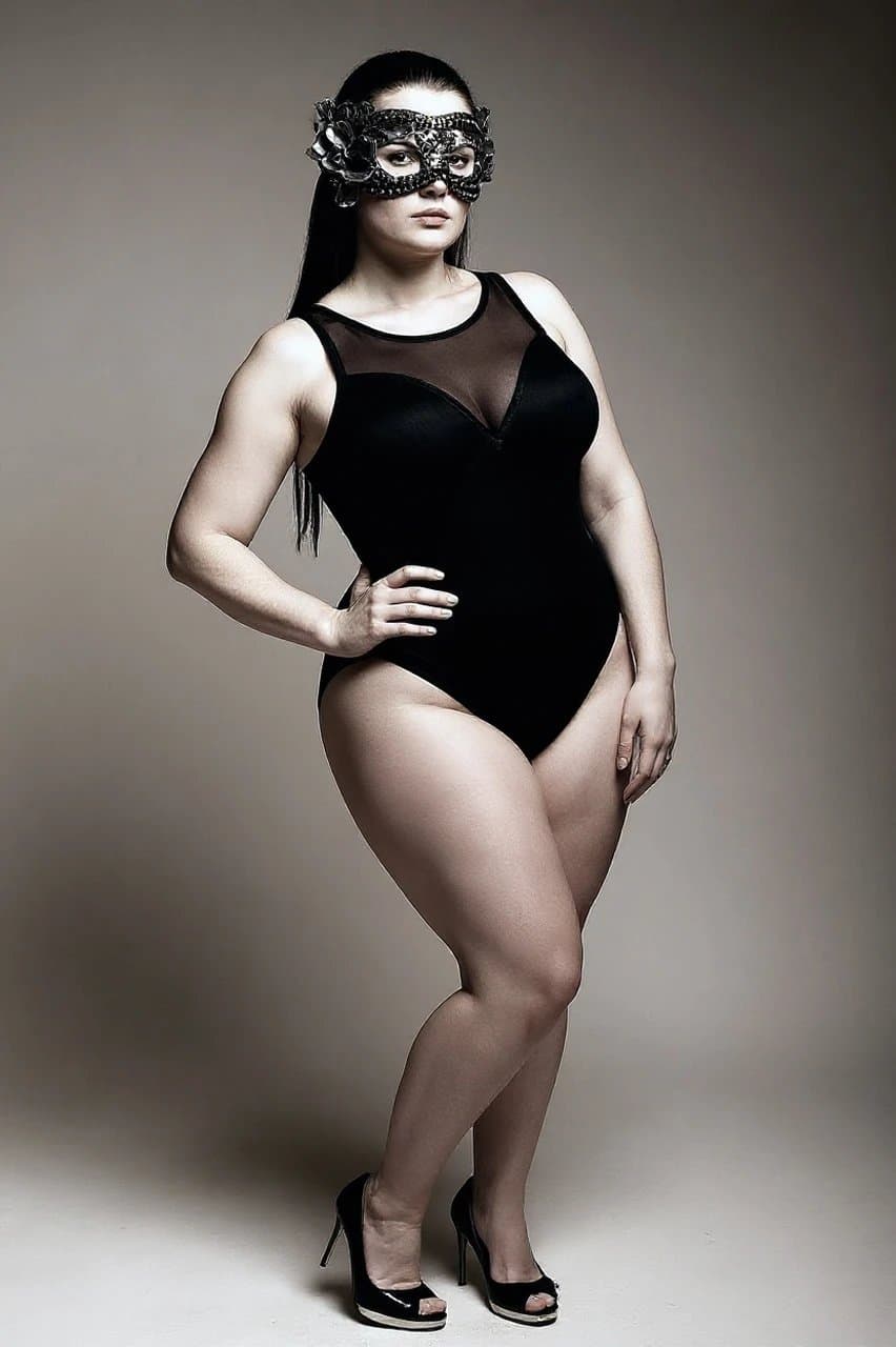 AI fat to fit filter before photo - casual portrait before body toning applied