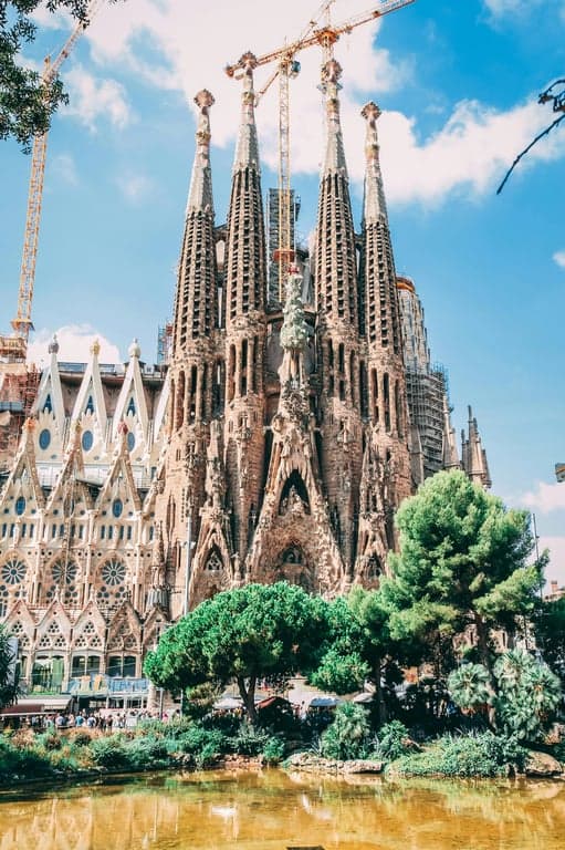 AI vintage filter before photo -  shot of The Sagrada Família