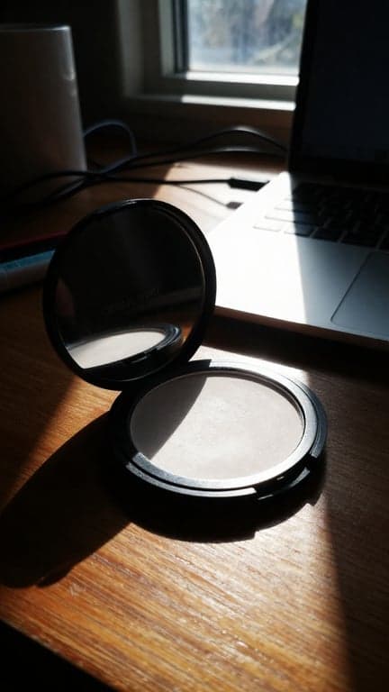 Redesign this desk snapshot in...