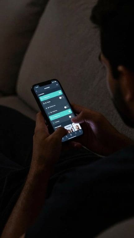 Maintain the dark theme, perso...