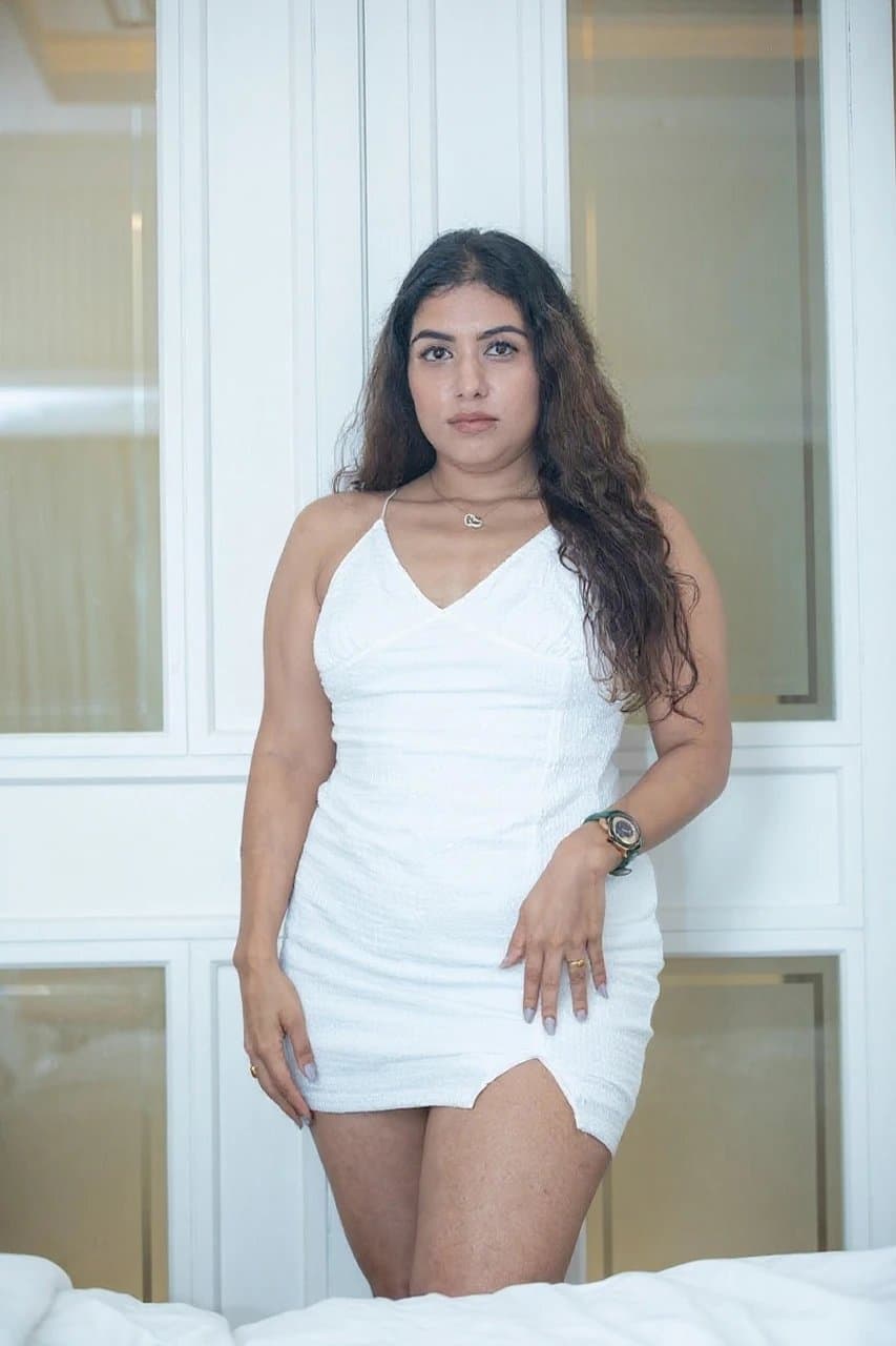 AI height increase filter before photo - outdoor photo before vertical body reshaping