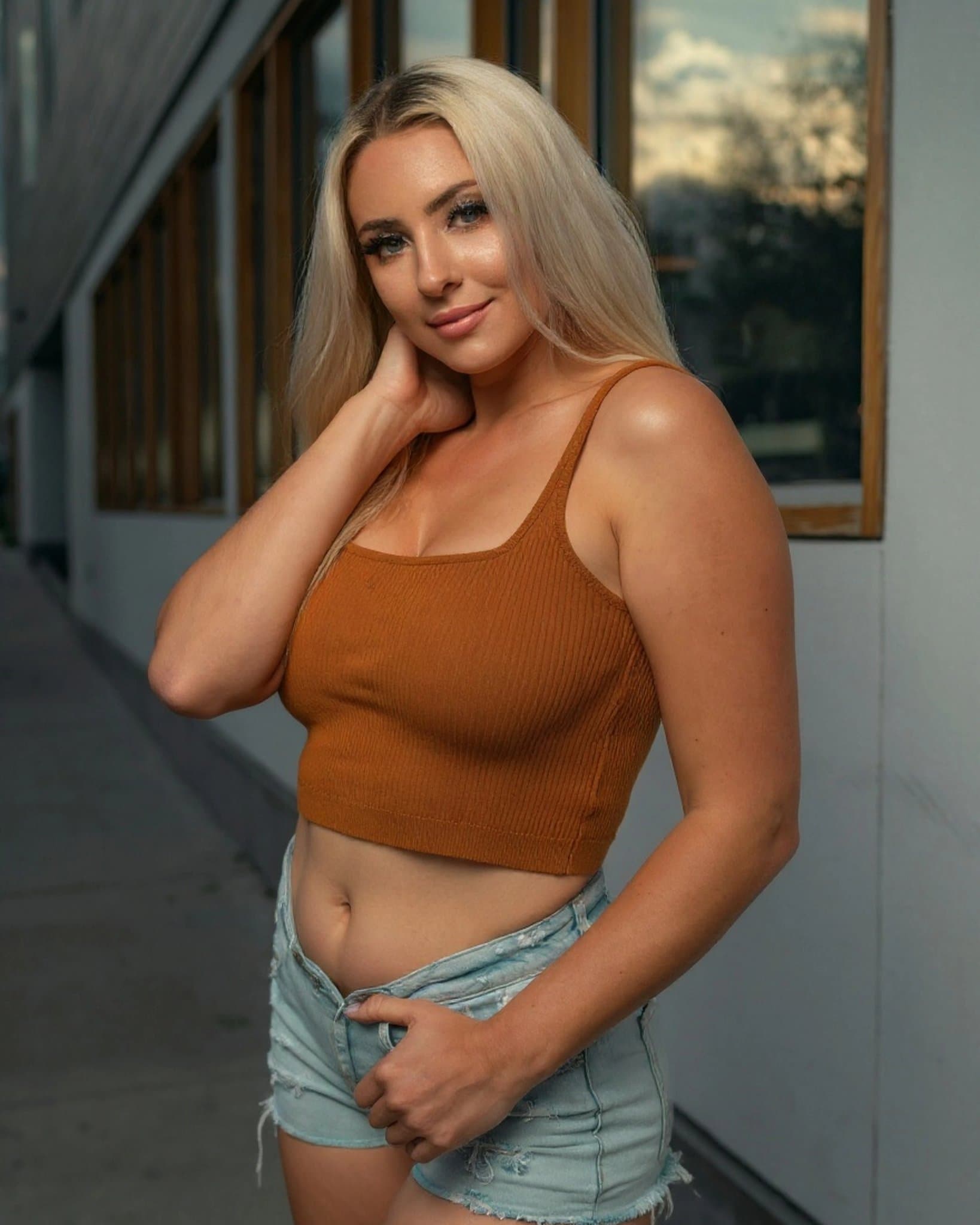 AI hourglass body filter before photo - casual portrait before hourglass transformation