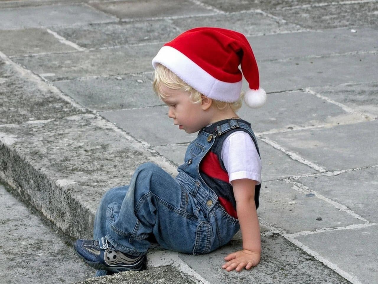 AI Santa hat filter after transformation - selfie with AI Santa hat for holiday sharing