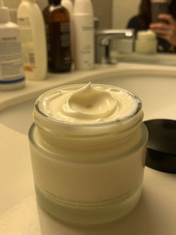 Rebuild this close-up bathroom...