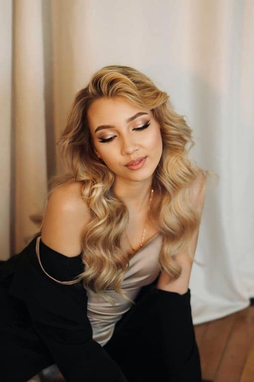 generate a Dungeons & Dragons character portrait suitable for a character sheet, avoiding anime proportions, cartoon styles, or over-stylized effects