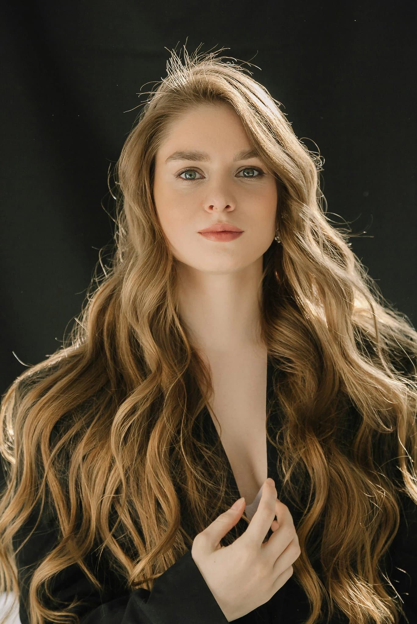 AI blonde hair filter after transformation - outdoor photo featuring natural sunlit blonde shade