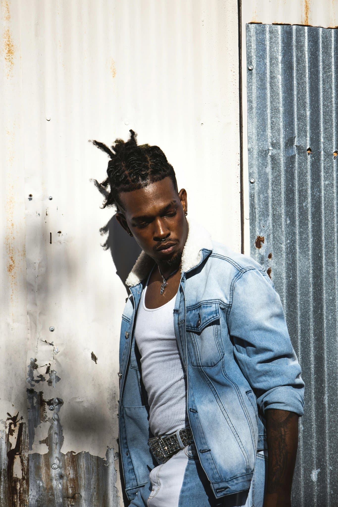 AI blur image filter before photo - portrait with clear background before blur effect