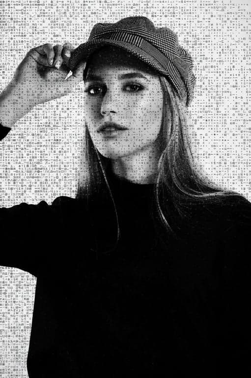 An ASCII art rendition of a photo, focusing on using character choice to replicate the famous smile and shading.