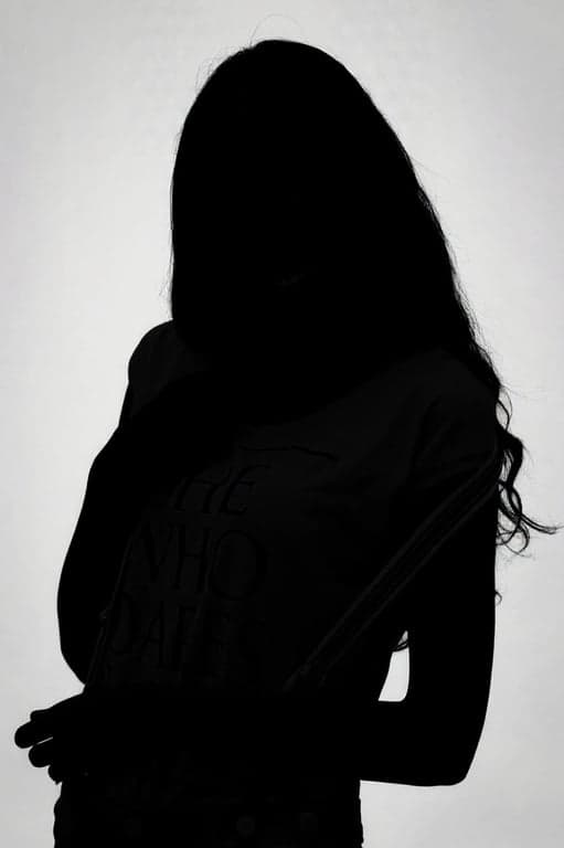 シルエットメーカー - 無料のAI写真シルエット変換ツール | kaze.ai