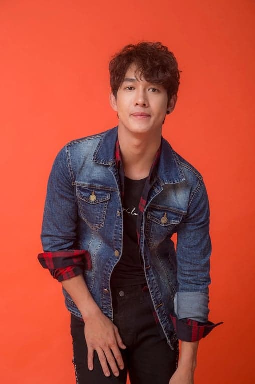 AI photo to cartoon style before pic-man fashion portrait