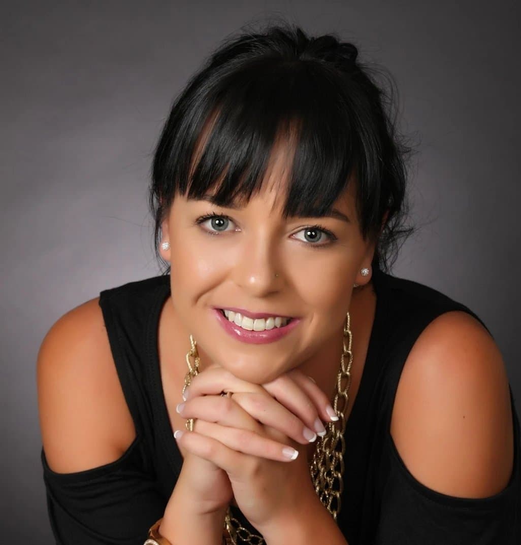 AI age regression filter before photo - influencer photo before young face simulation